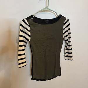 Express Green Striped 3/4 Sleeve Shoulder Zip Top